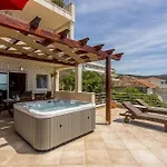 Paradise View Apartment